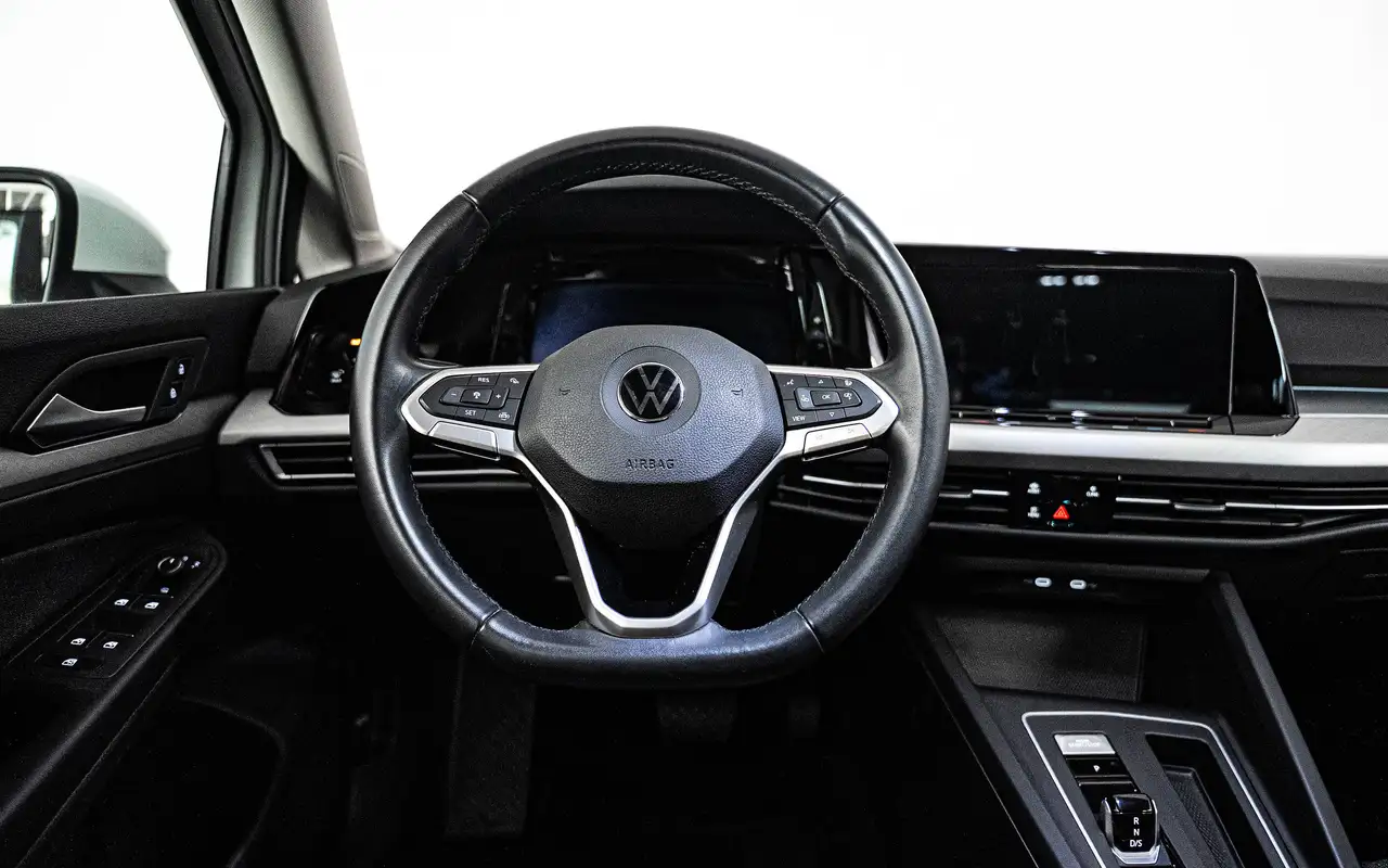 Volkswagen Golf - 11