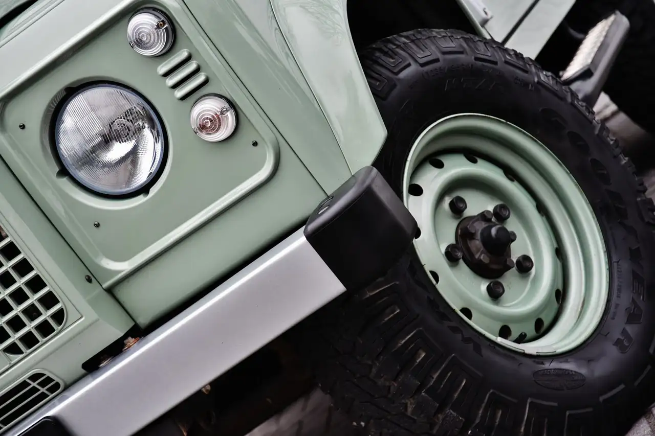 Land Rover Defender - 7