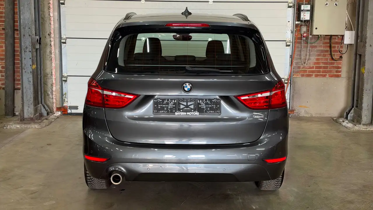 BMW 216 - 10