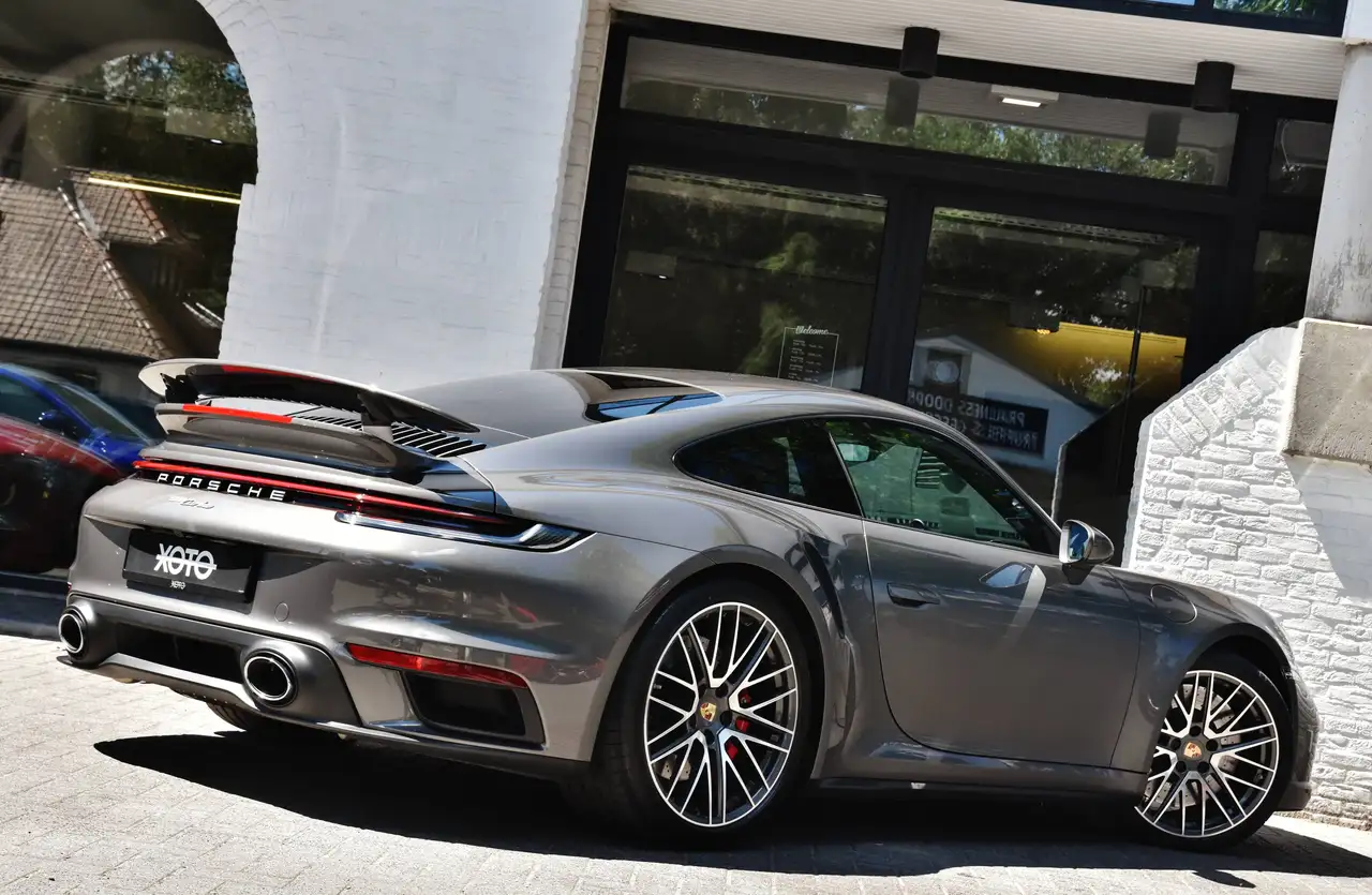 Porsche 992 - 8