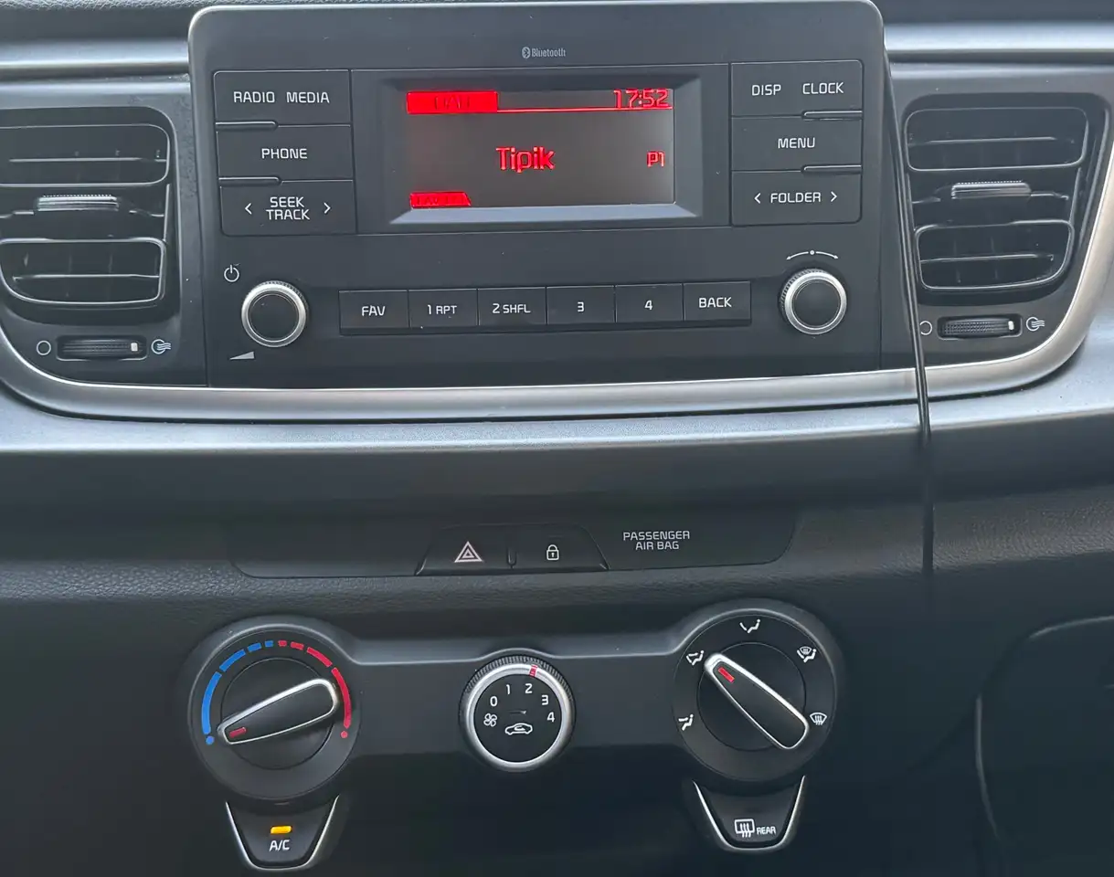 Kia Rio - 8