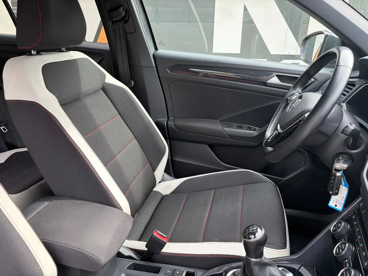 Volkswagen T-Roc - 7