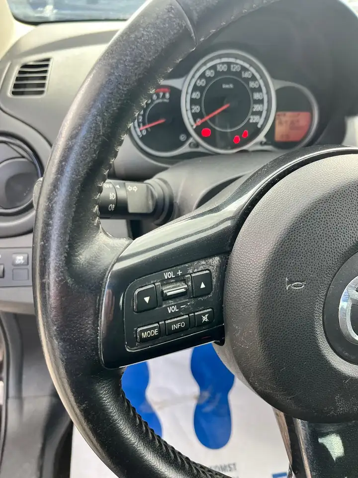 Mazda 2 - 7