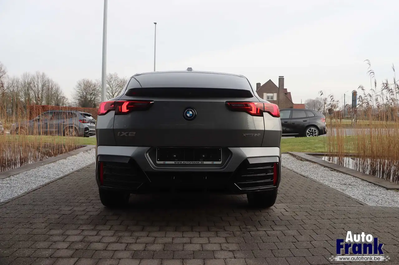 BMW iX2 - 6