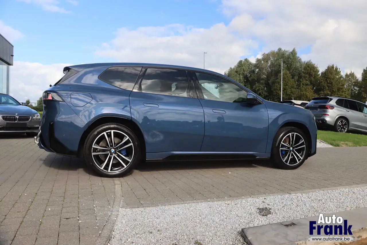 BMW iX3 - 8