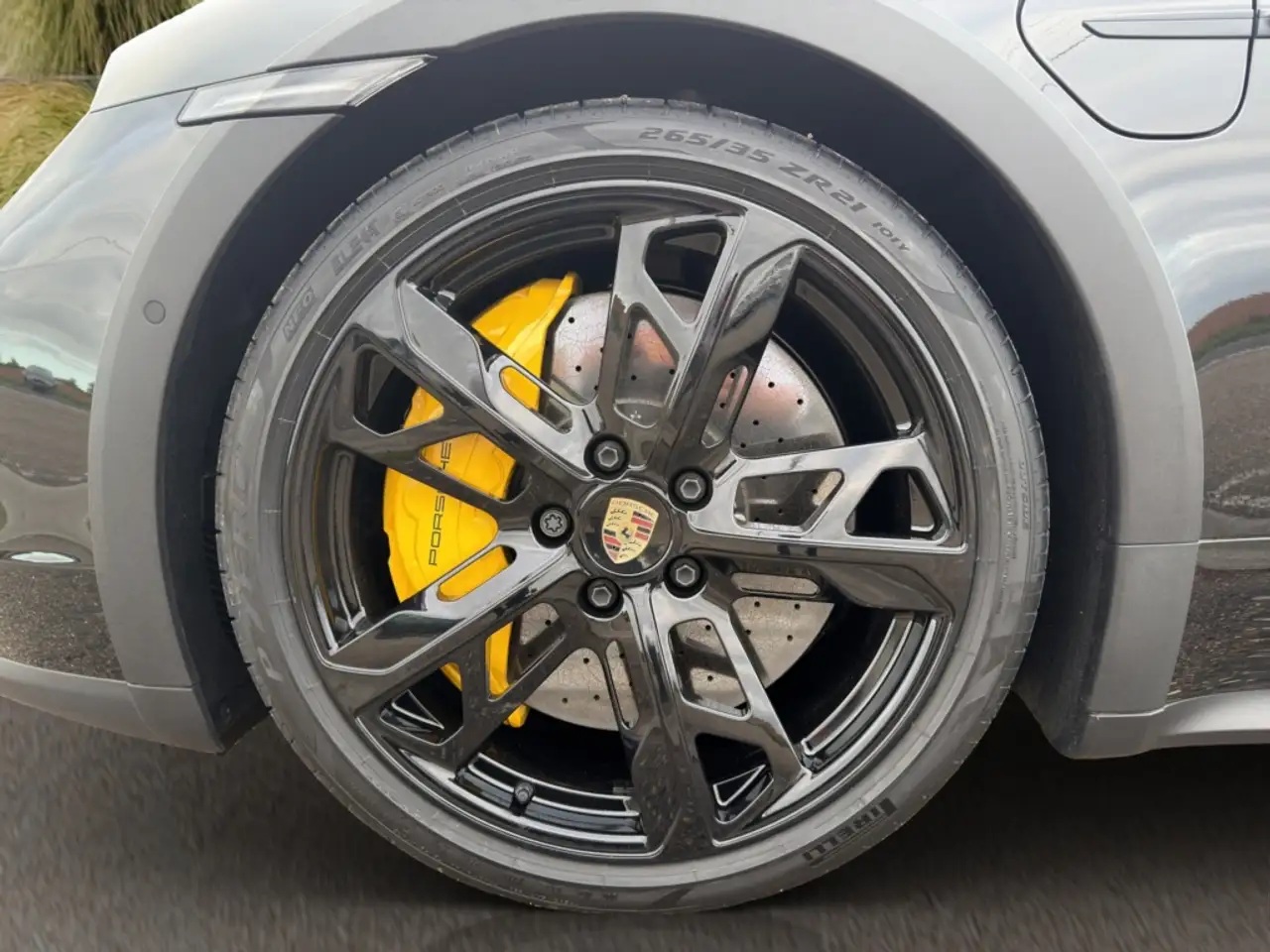Porsche Taycan - 10