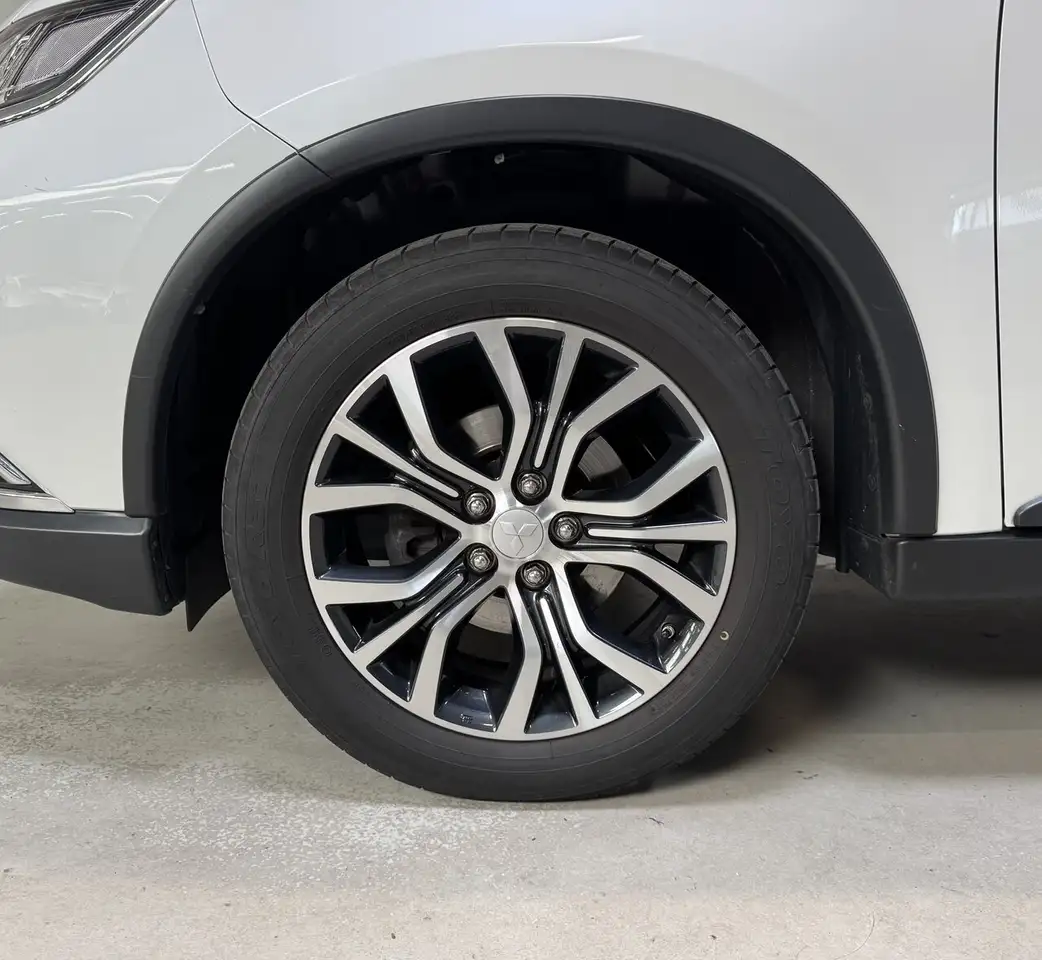 Mitsubishi Outlander - 7