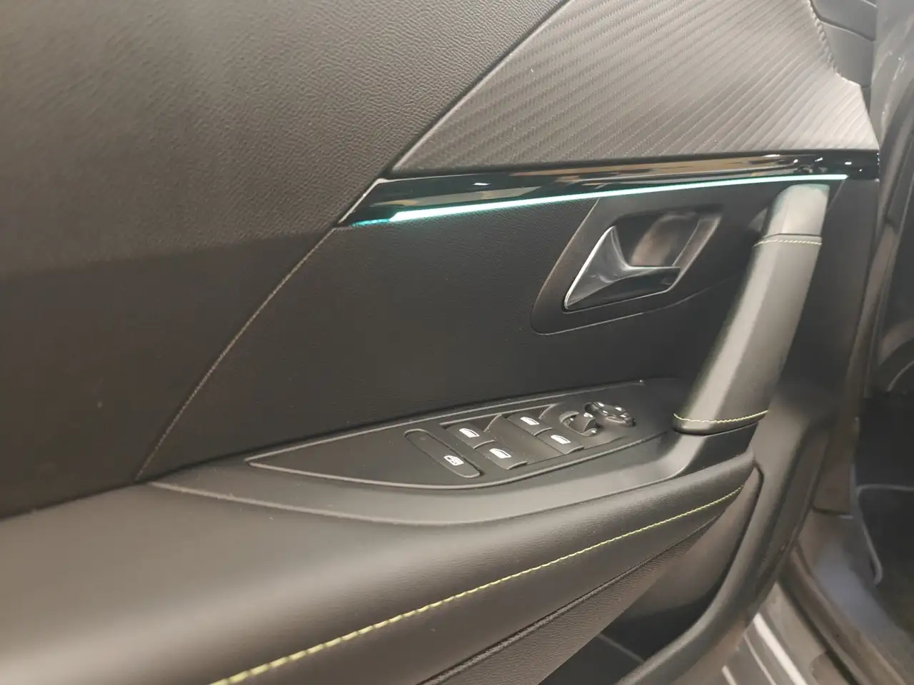 Peugeot 208 - 9