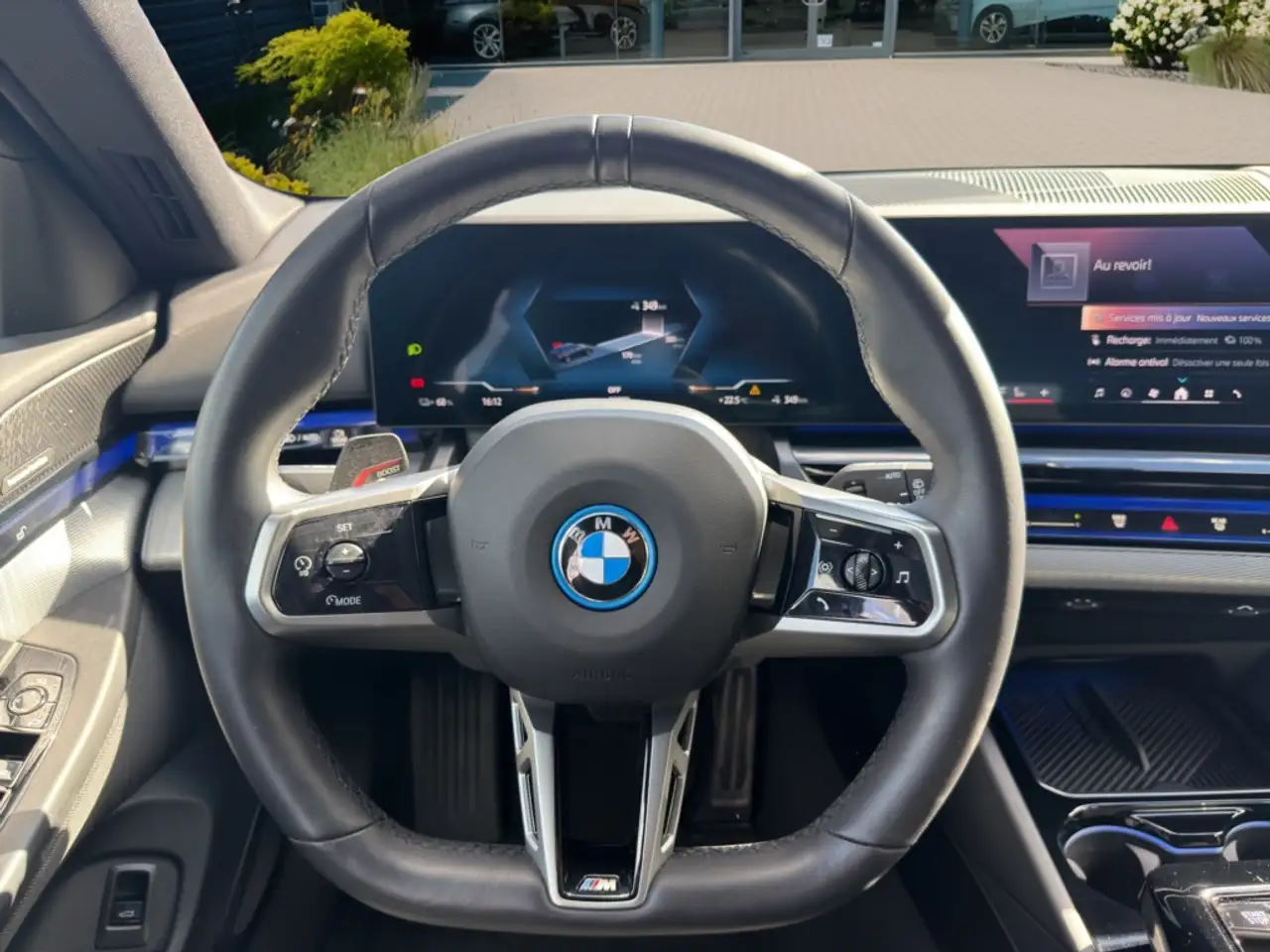 BMW i5 - 12