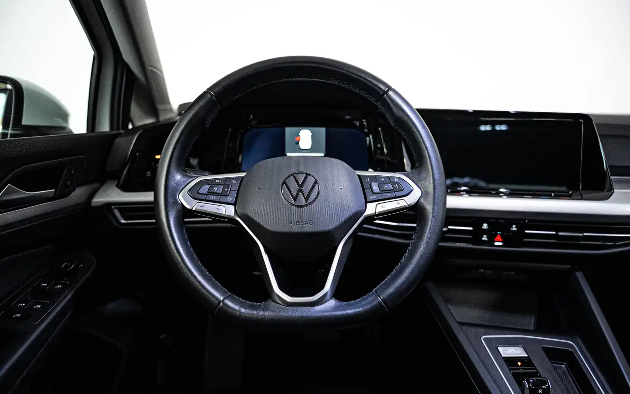 Volkswagen Golf - 11