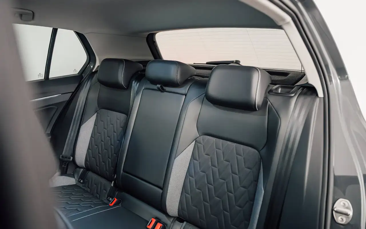 Volkswagen Golf - 10