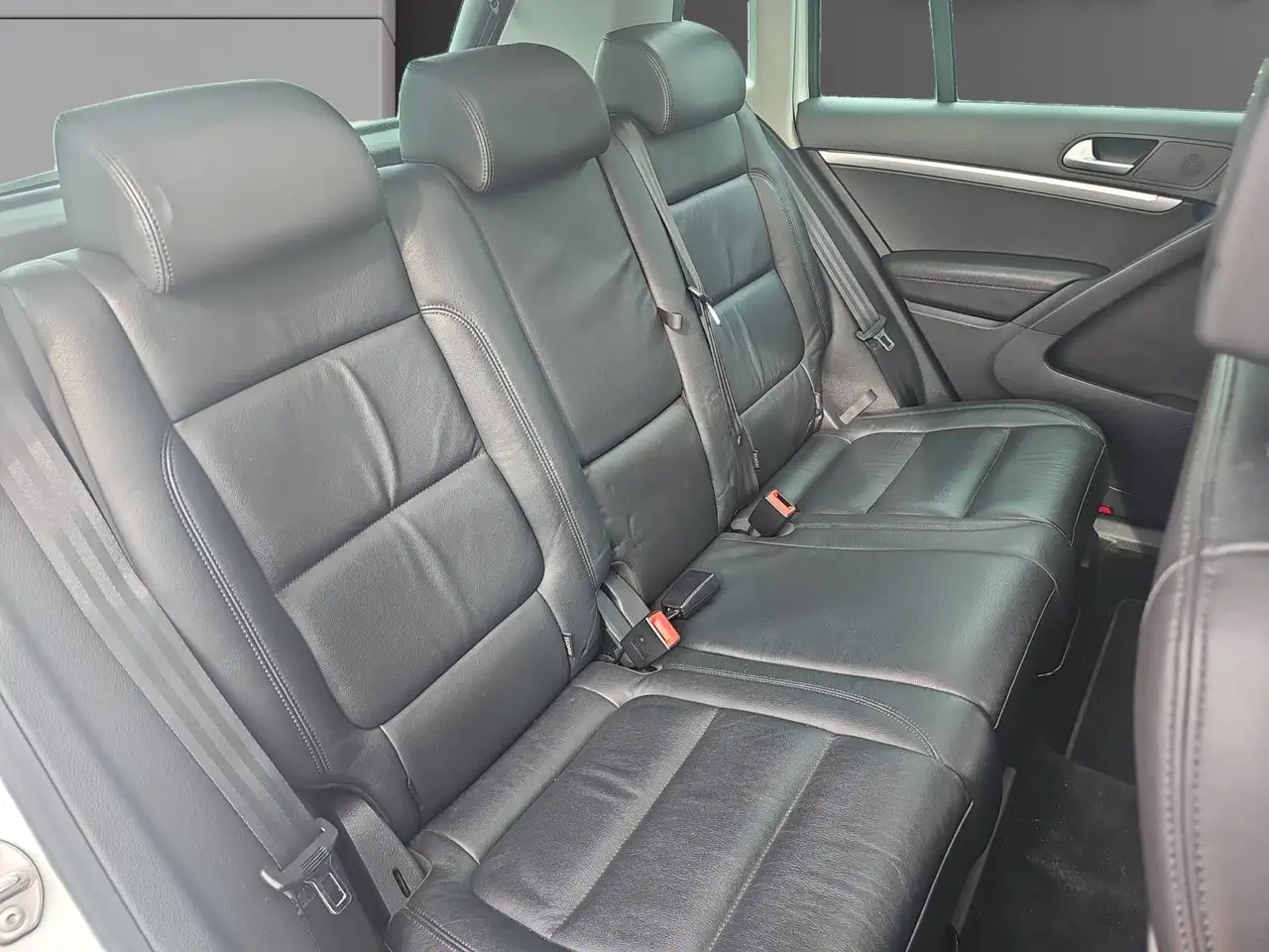 Volkswagen Tiguan - 9
