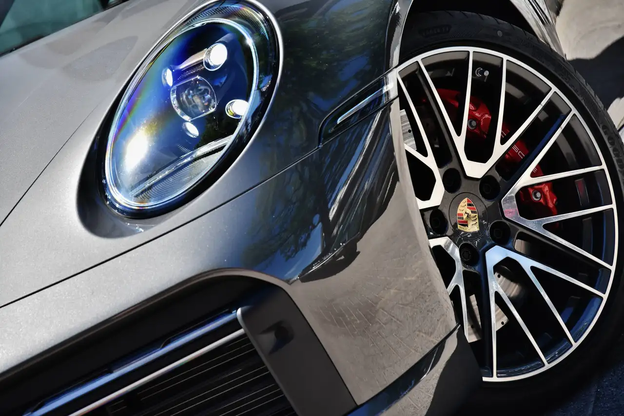 Porsche 992 - 7