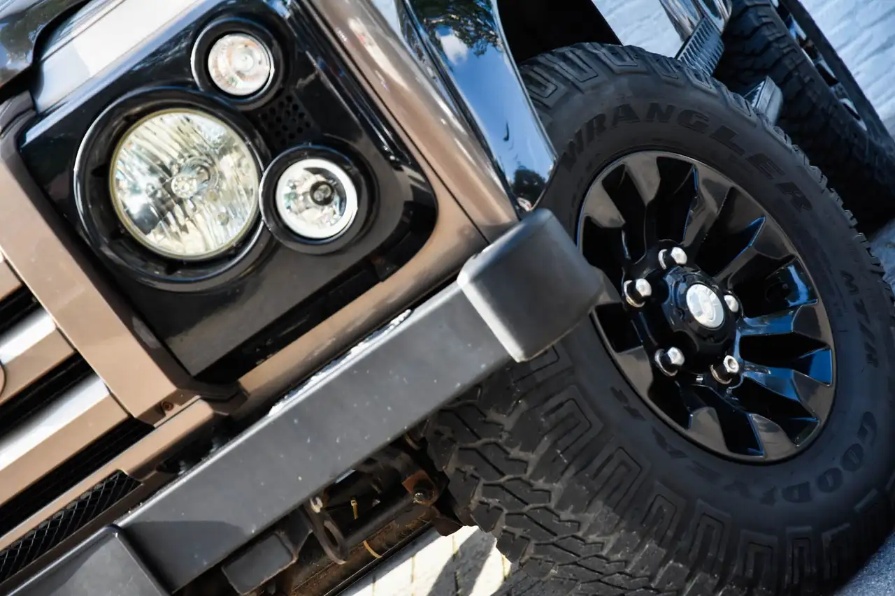 Land Rover Defender - 7
