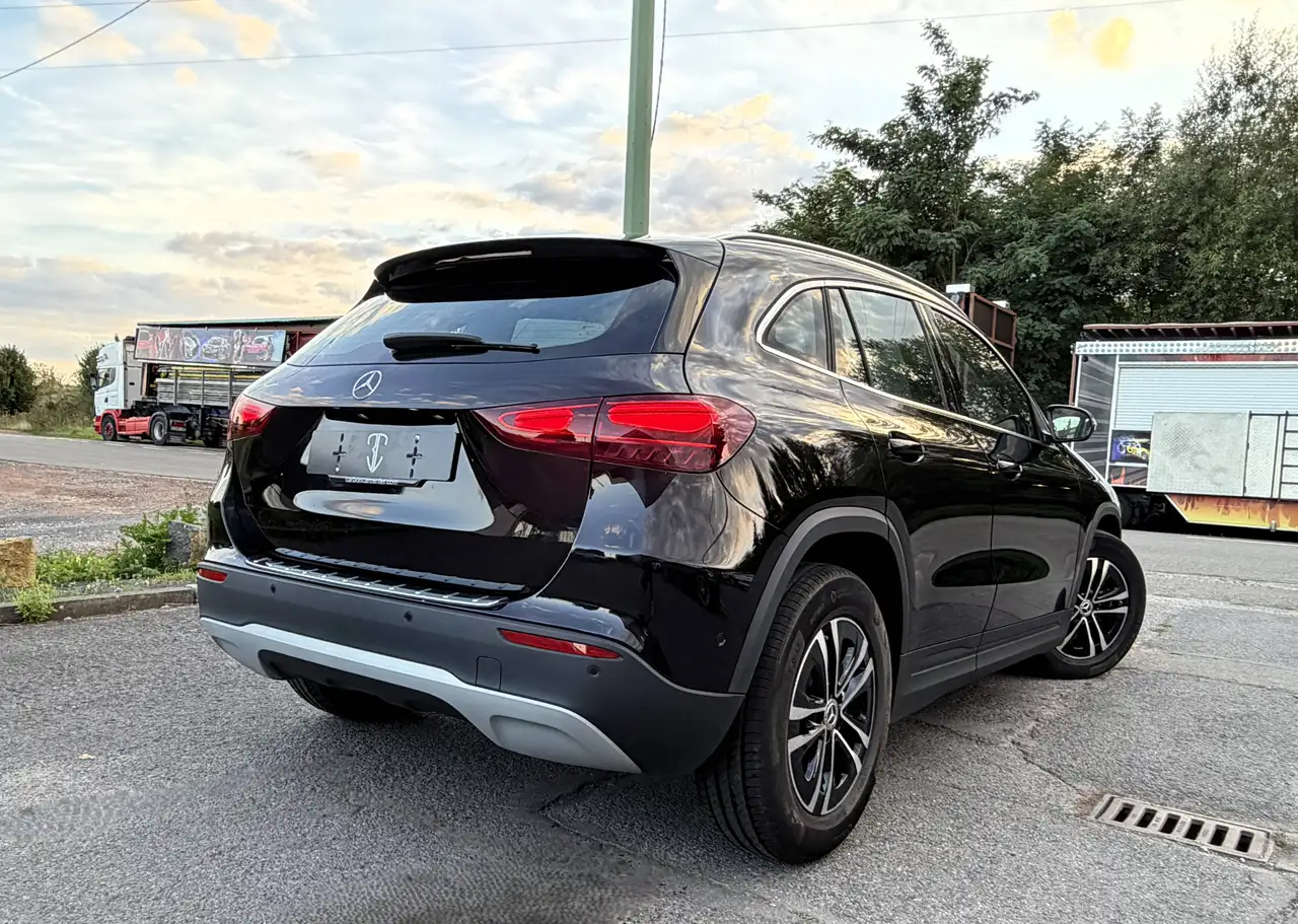 Mercedes-Benz GLA 180 - 12