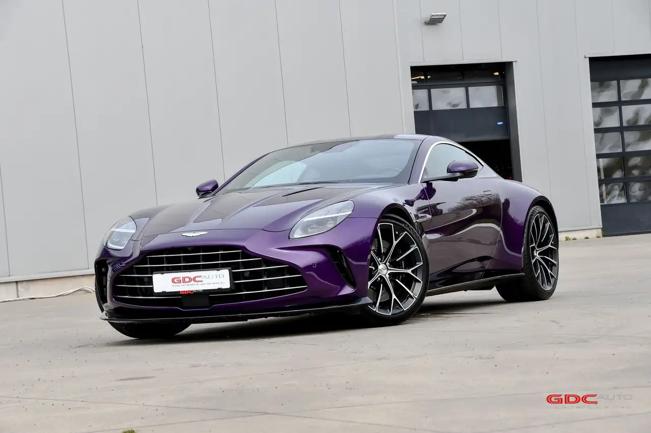 Aston Martin Vantage - 4