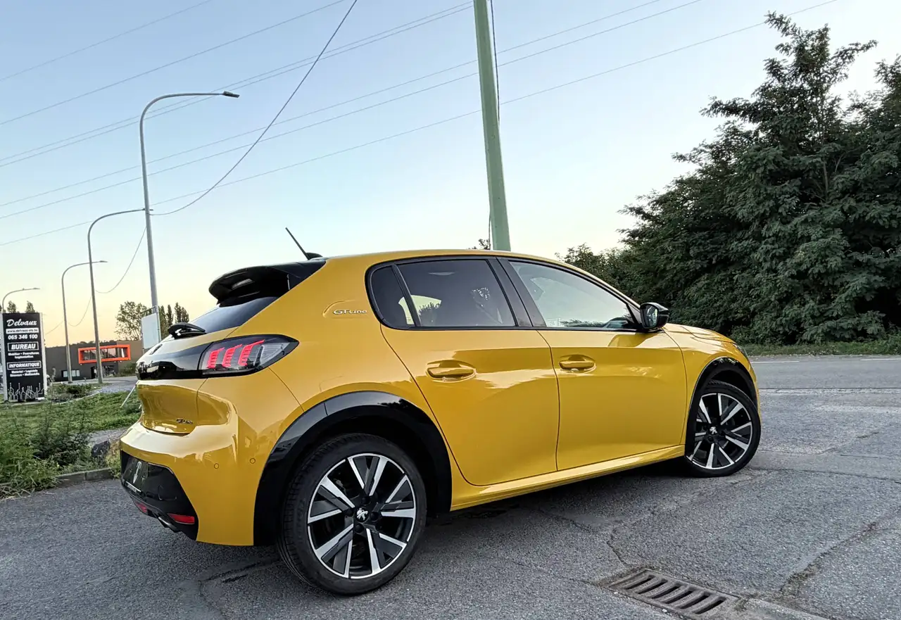 Peugeot 208 - 10
