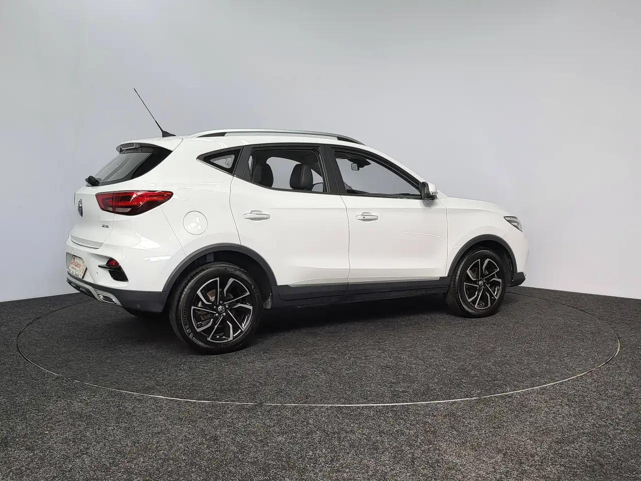 MG ZS - 6