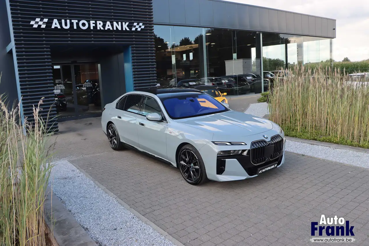 BMW i7 - 8