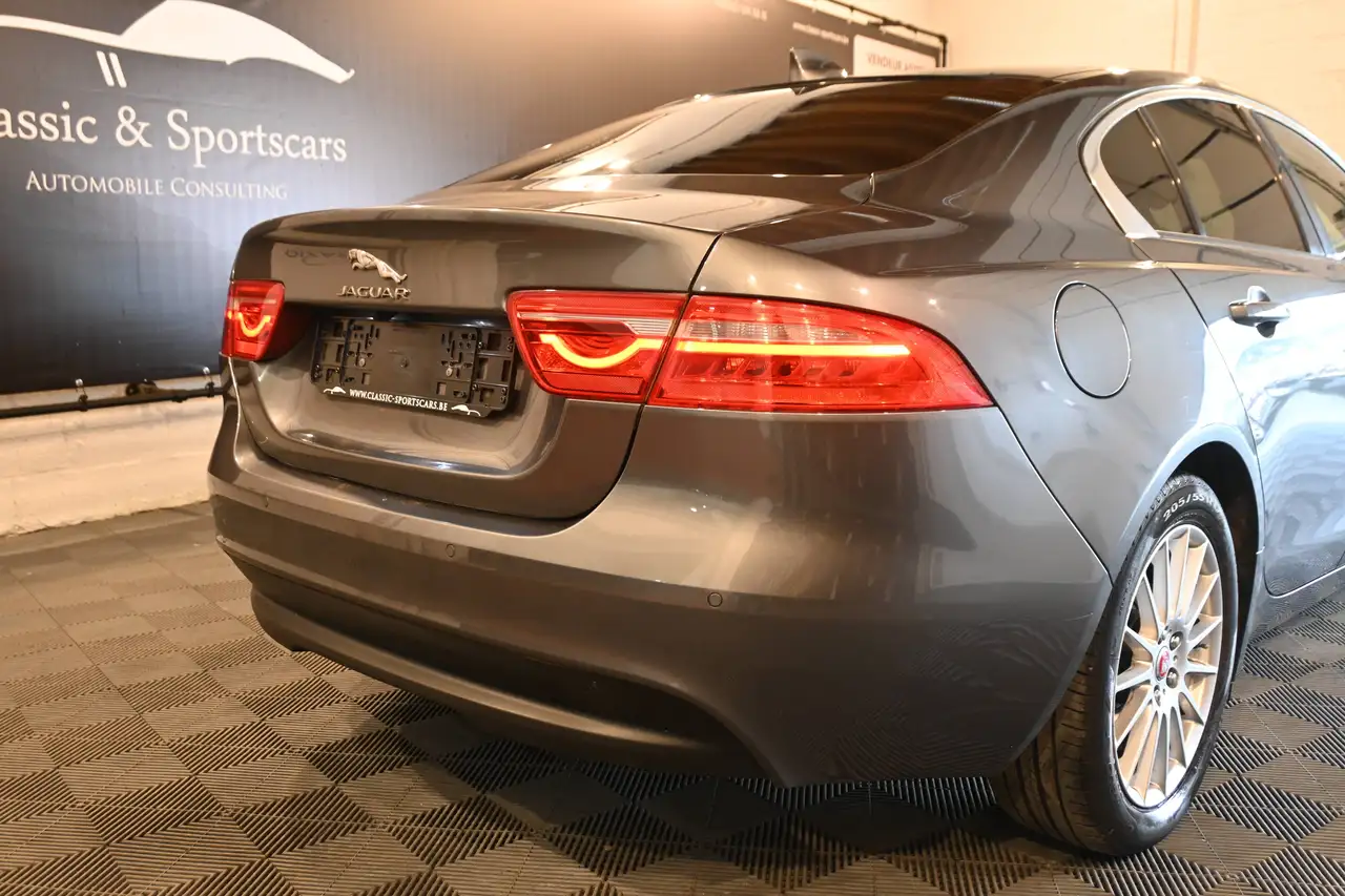 Jaguar XE - 7