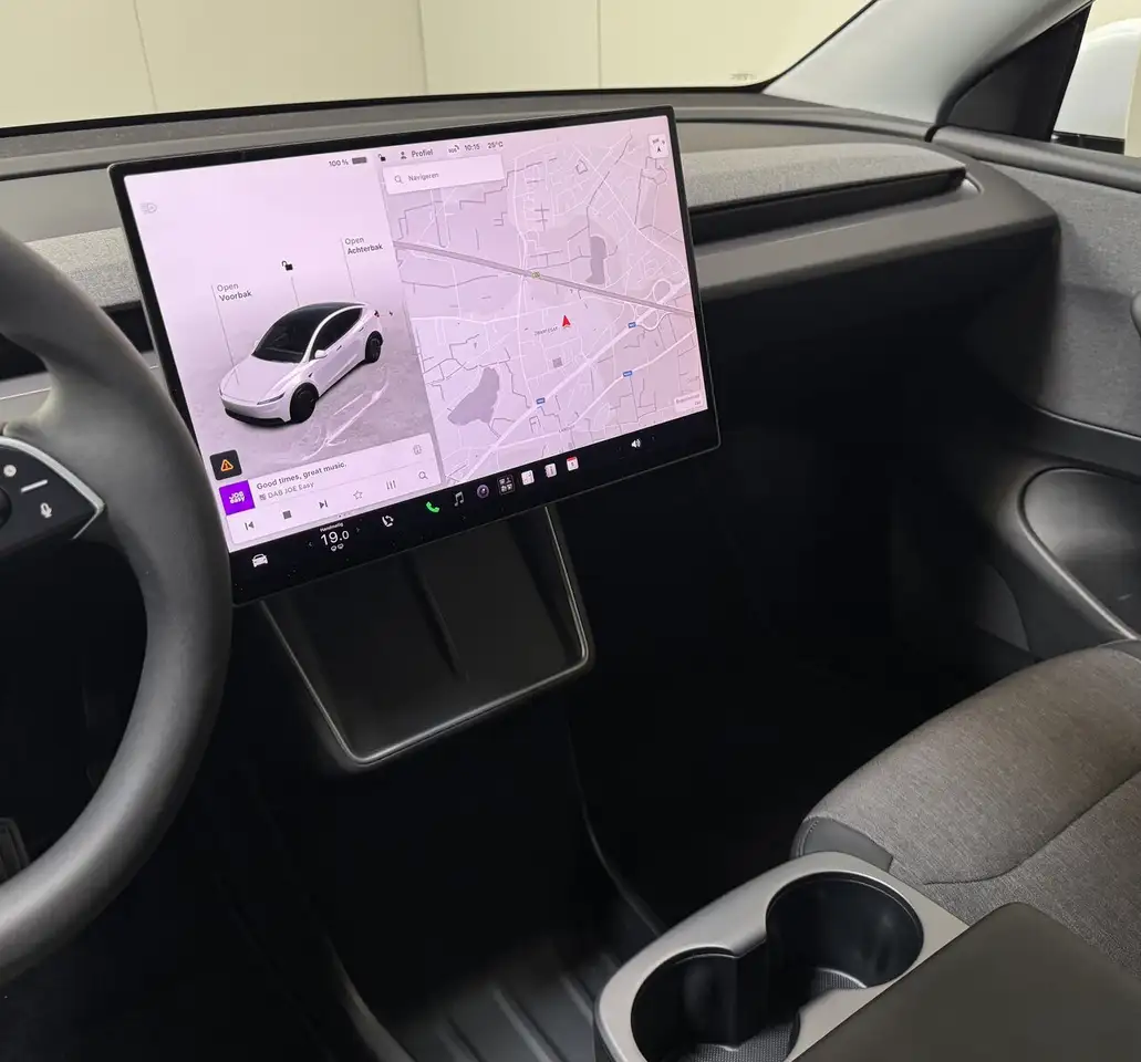 Tesla Model Y - 11