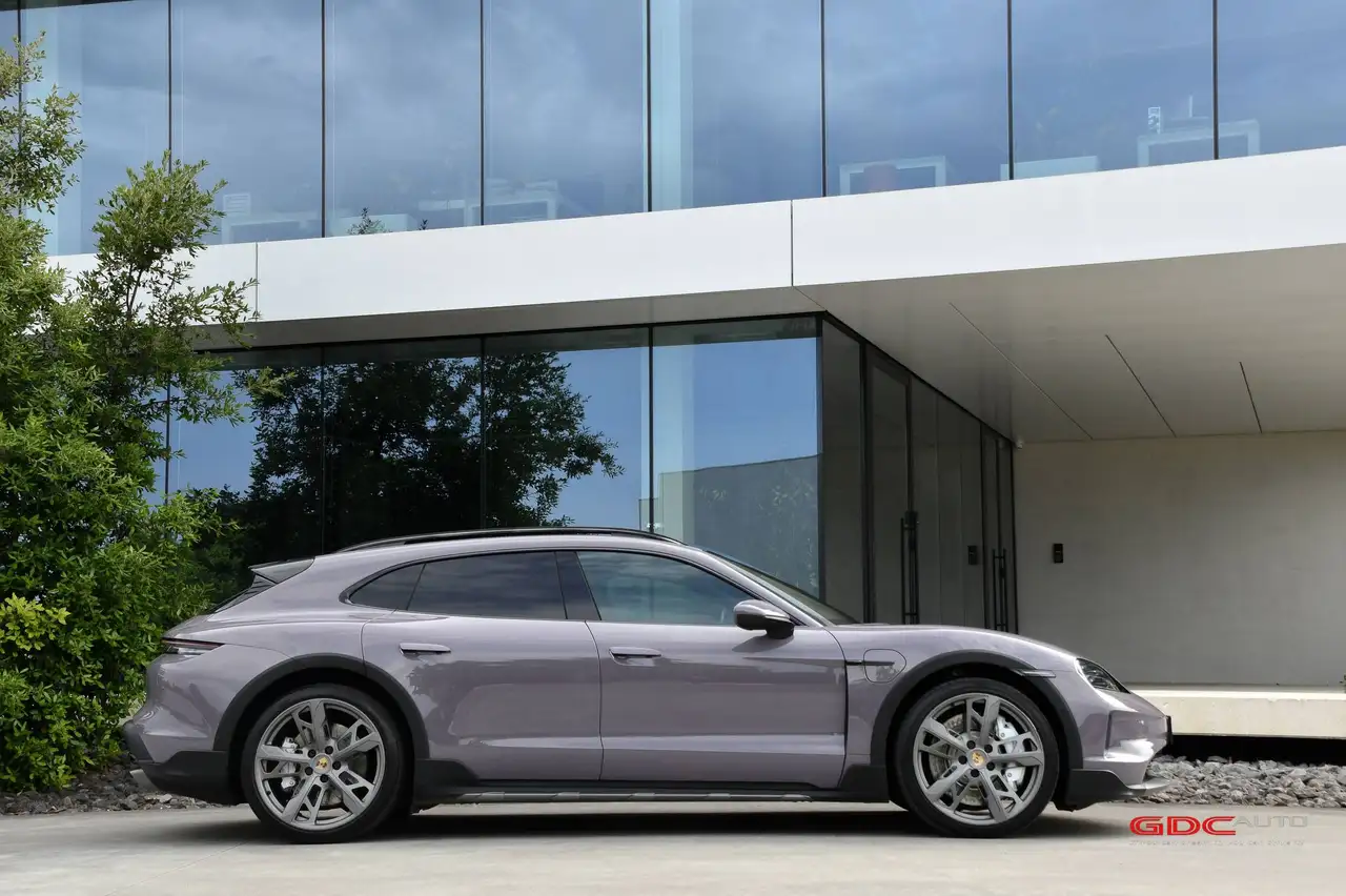Porsche Taycan - 8
