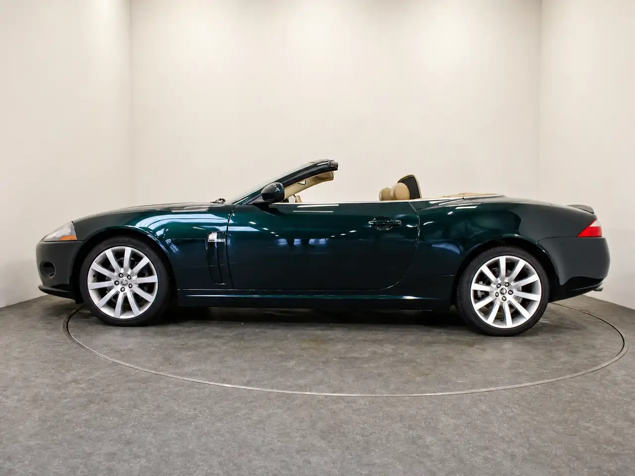 Jaguar XK - 2