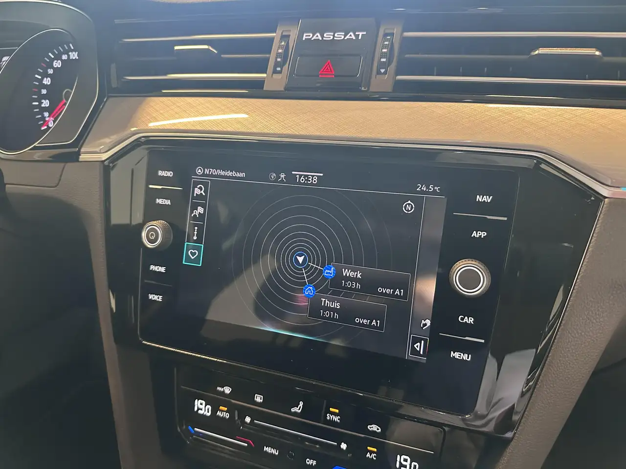 Volkswagen Passat - 11