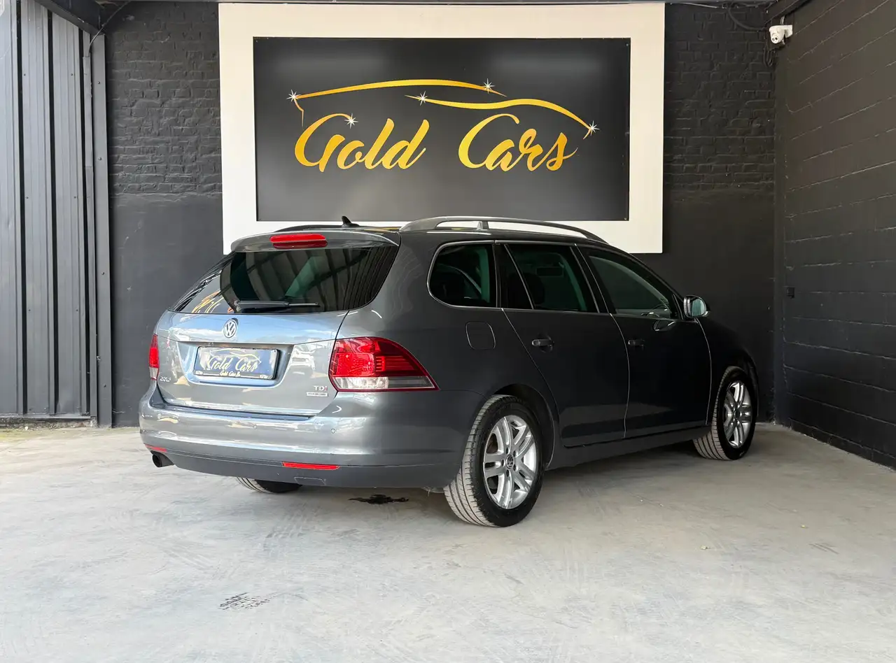 Volkswagen Golf - 6