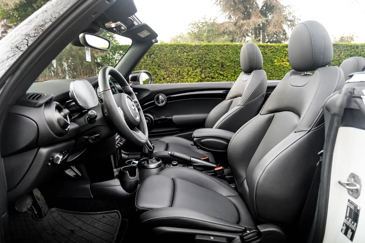 MINI Cooper Cabrio - 5