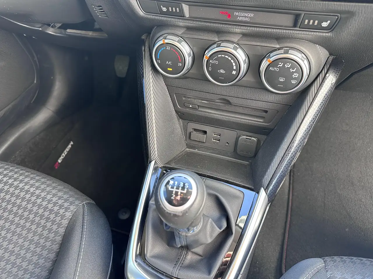 Mazda 2 - 4