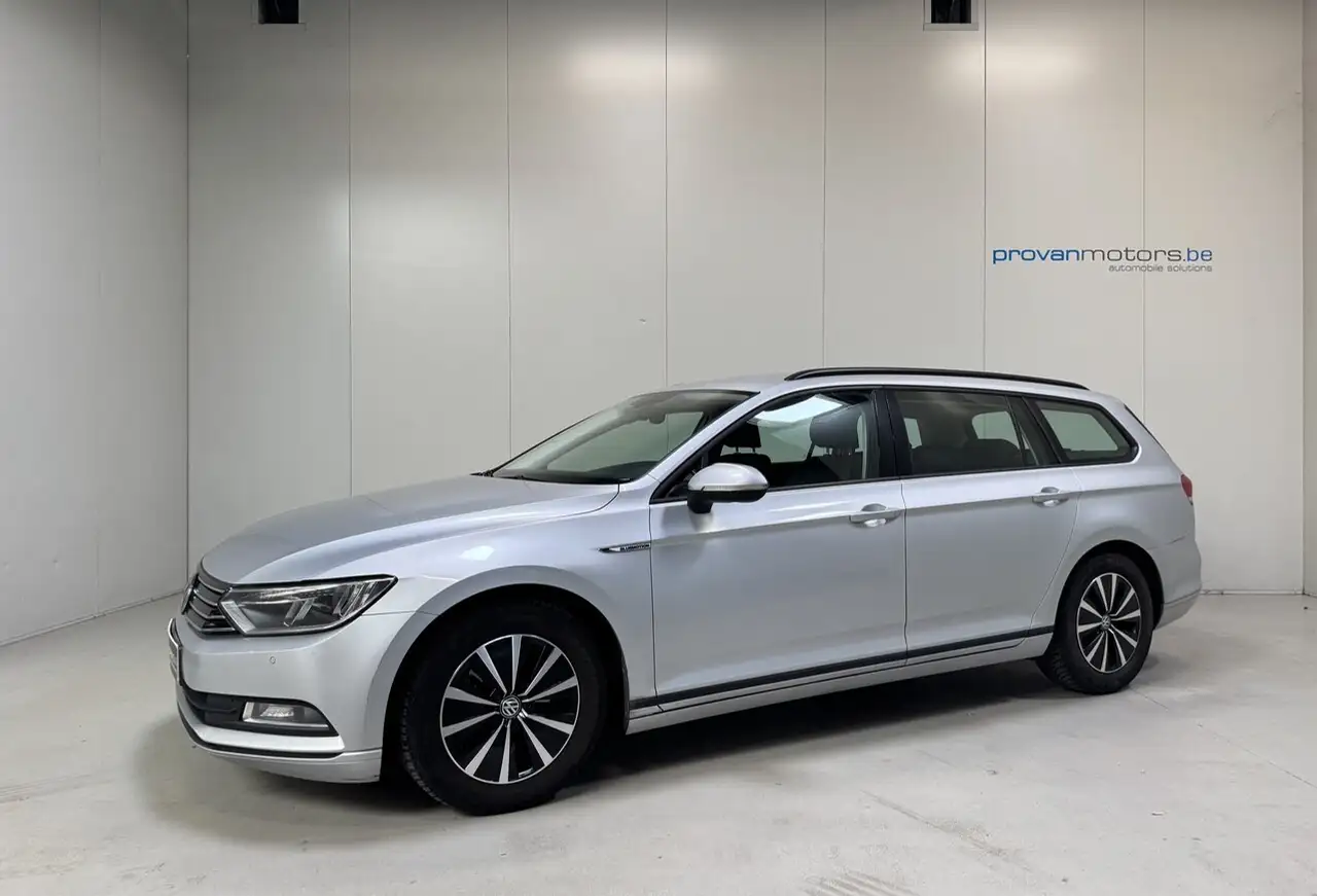 Volkswagen Passat - 4