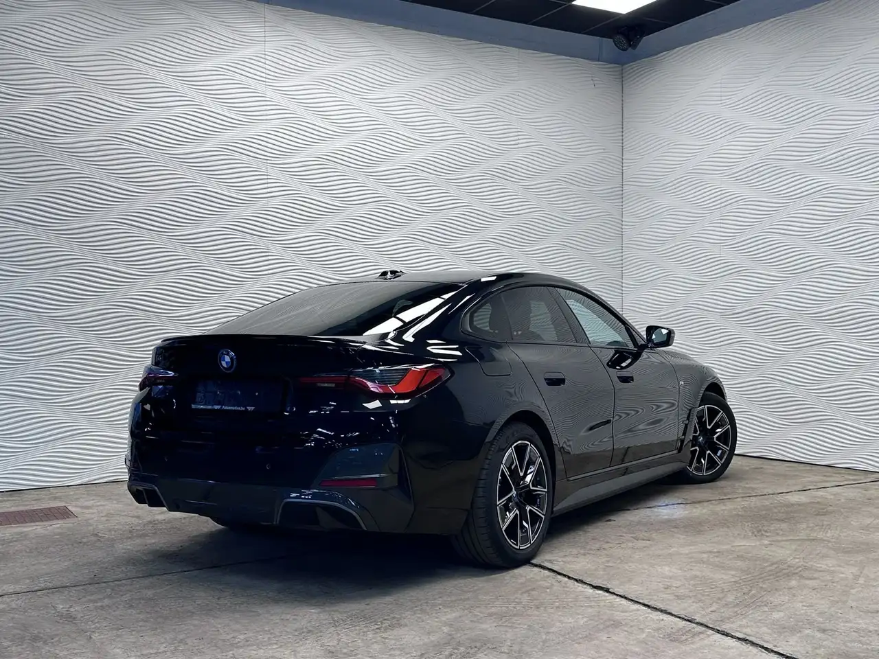 BMW i4 - 12