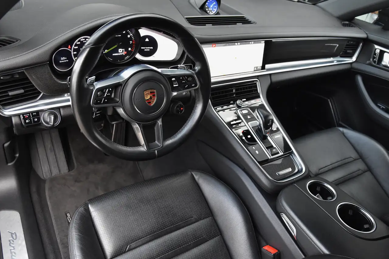 Porsche Panamera - 4