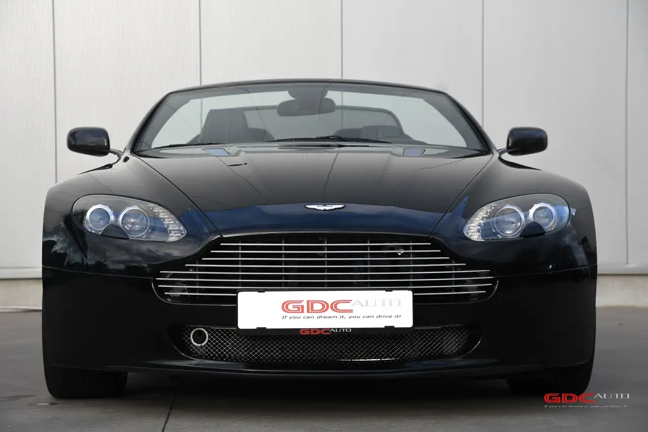 Aston Martin Vantage - 5