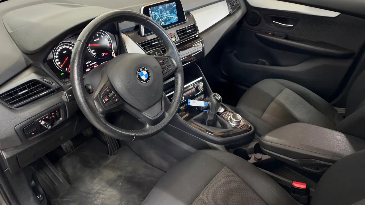 BMW 216 - 11