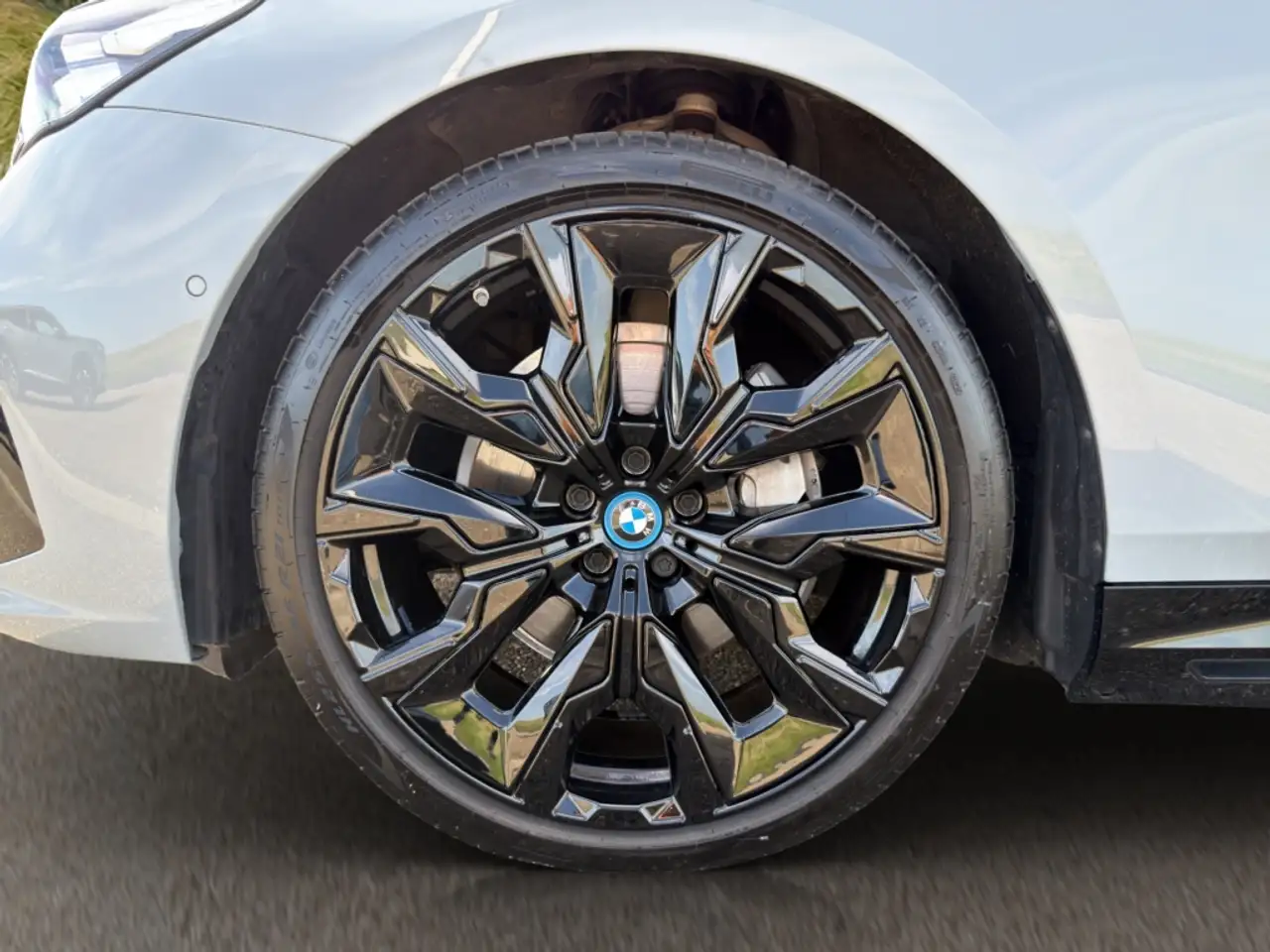 BMW i5 - 10