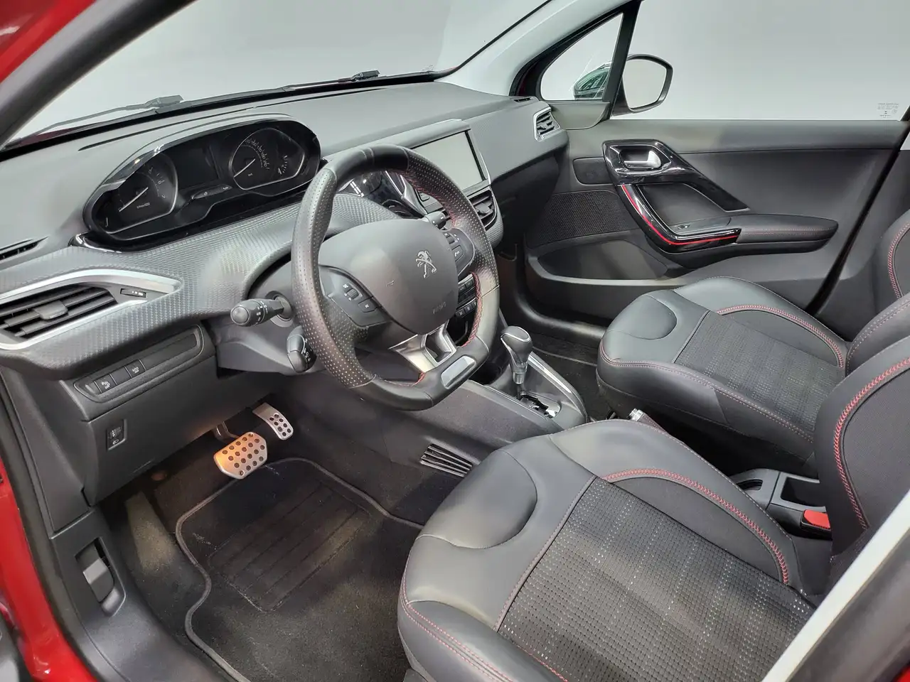 Peugeot 208 - 11