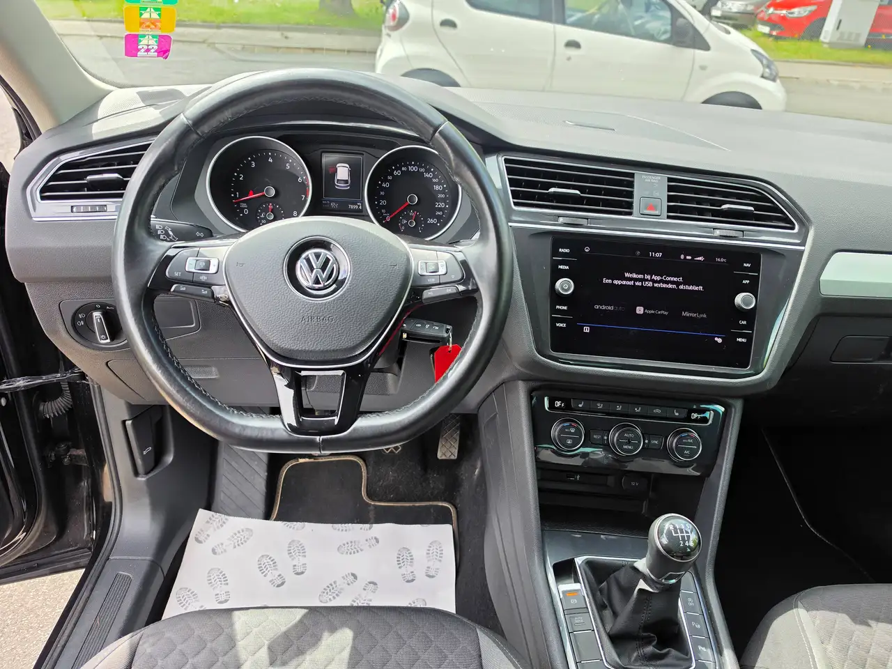 Volkswagen Tiguan - 12