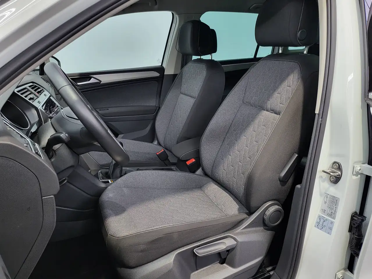 Volkswagen Tiguan - 12