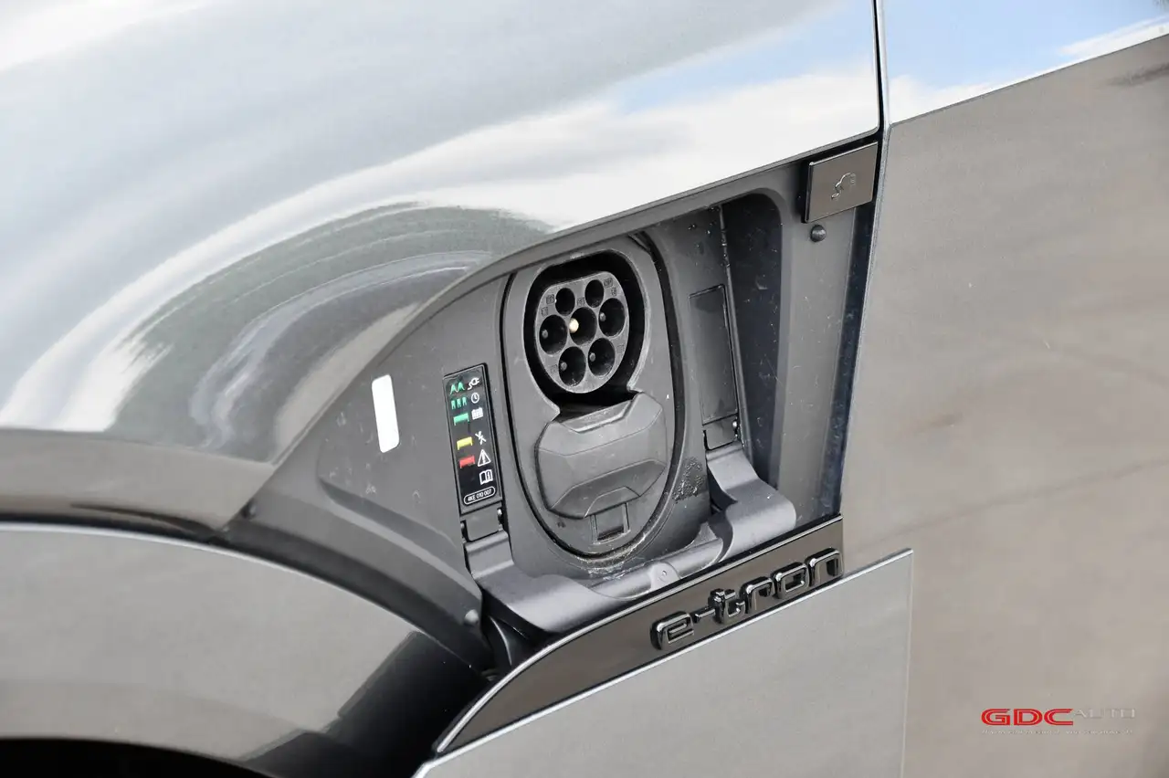 Audi Q8 e-tron - 6