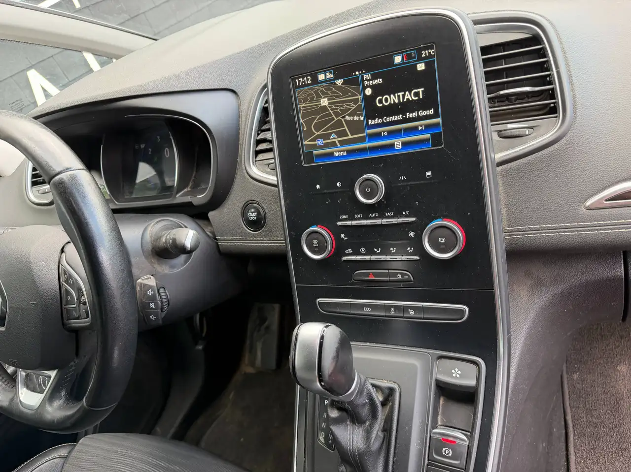 Renault Grand Scenic - 12