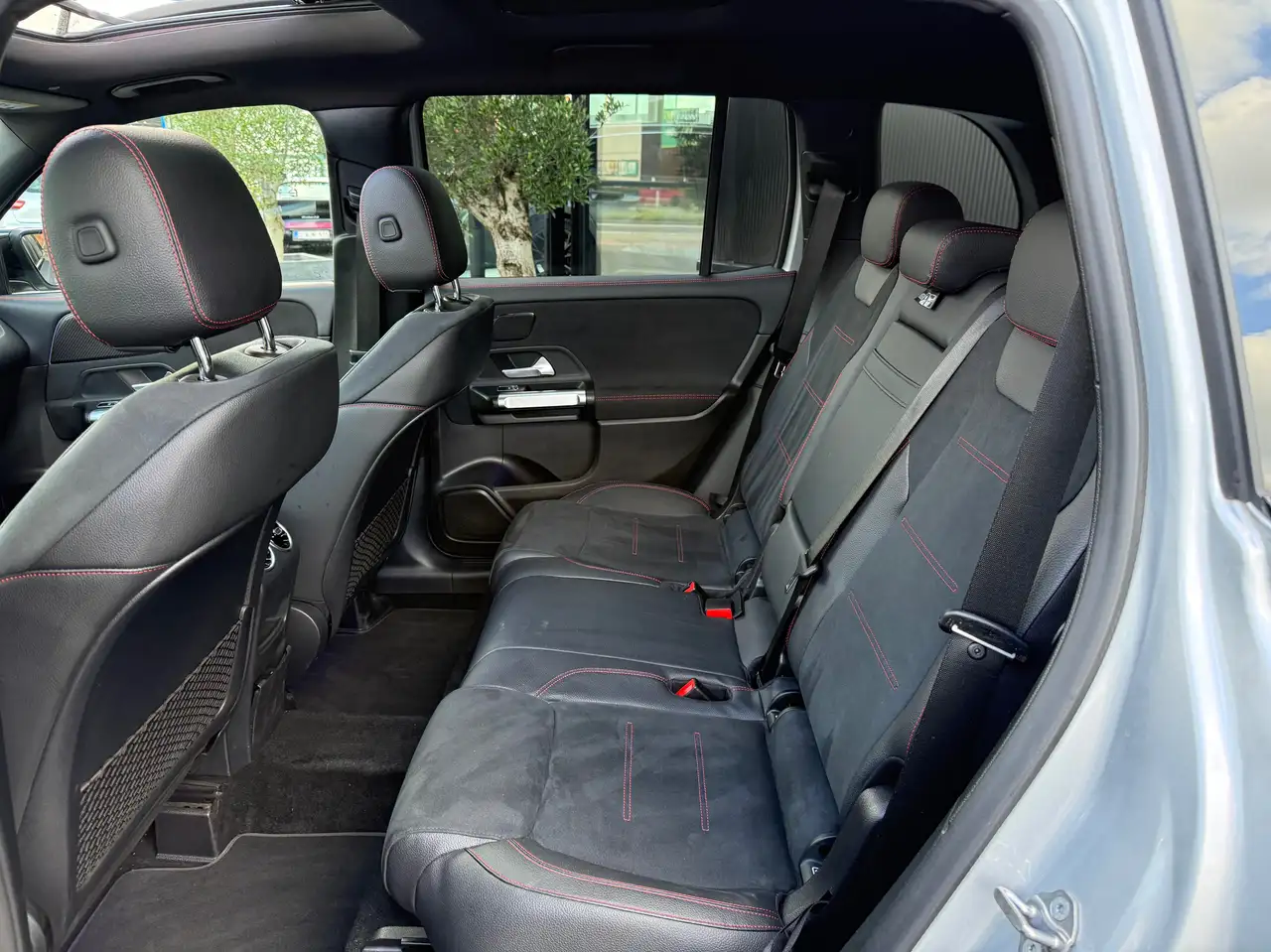 Mercedes-Benz GLB 200 - 11