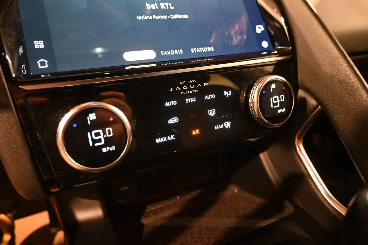 Jaguar E-Pace - 12