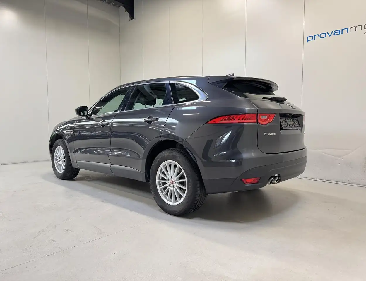 Jaguar F-Pace - 6