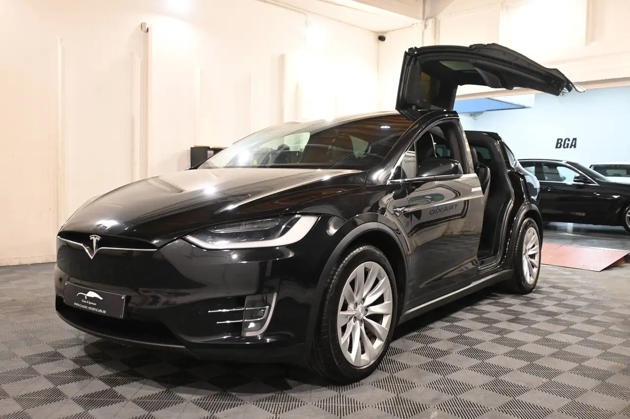 Tesla Model X - 5