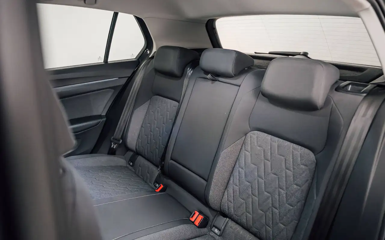 Volkswagen Golf - 8