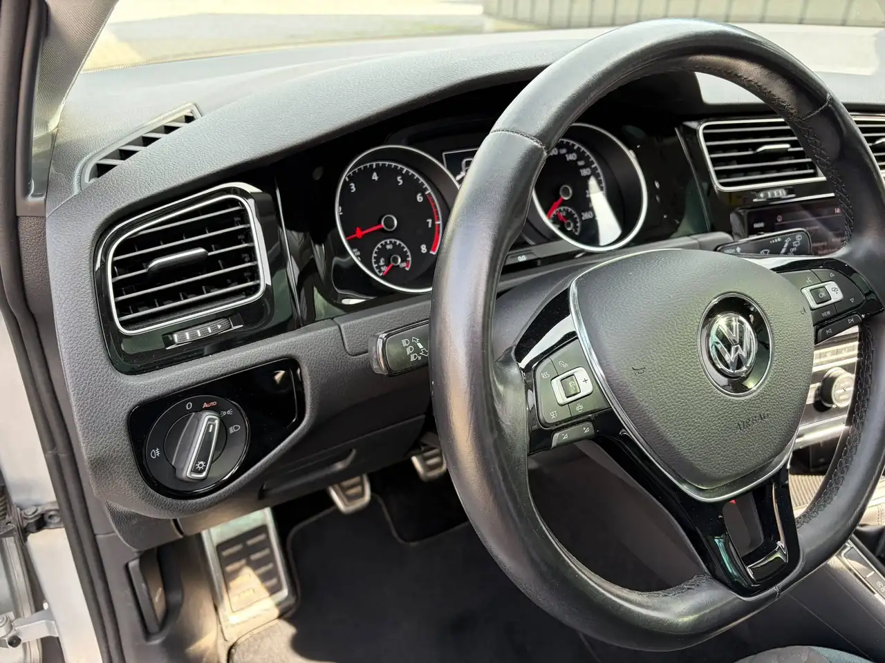 Volkswagen Golf Variant - 11