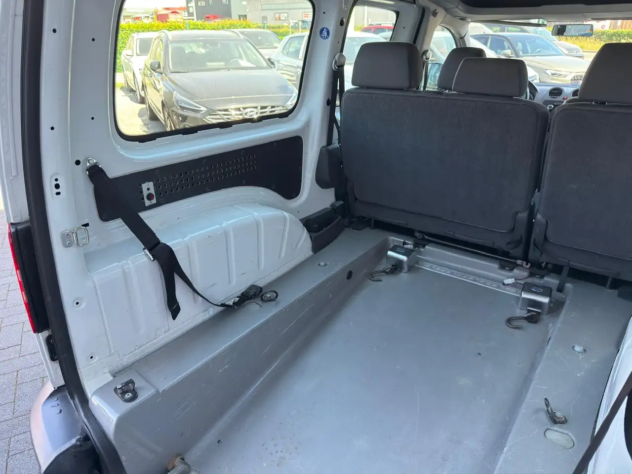 Volkswagen Caddy - 9