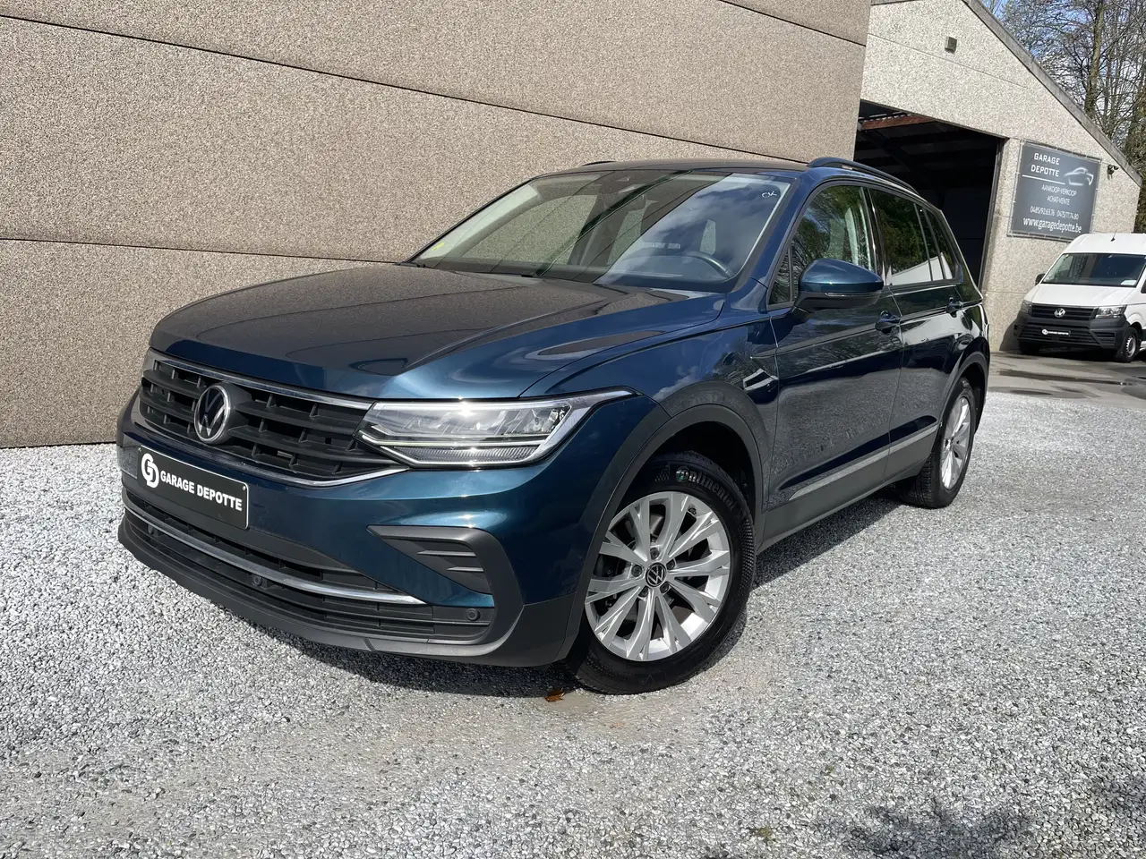 Volkswagen Tiguan - 2